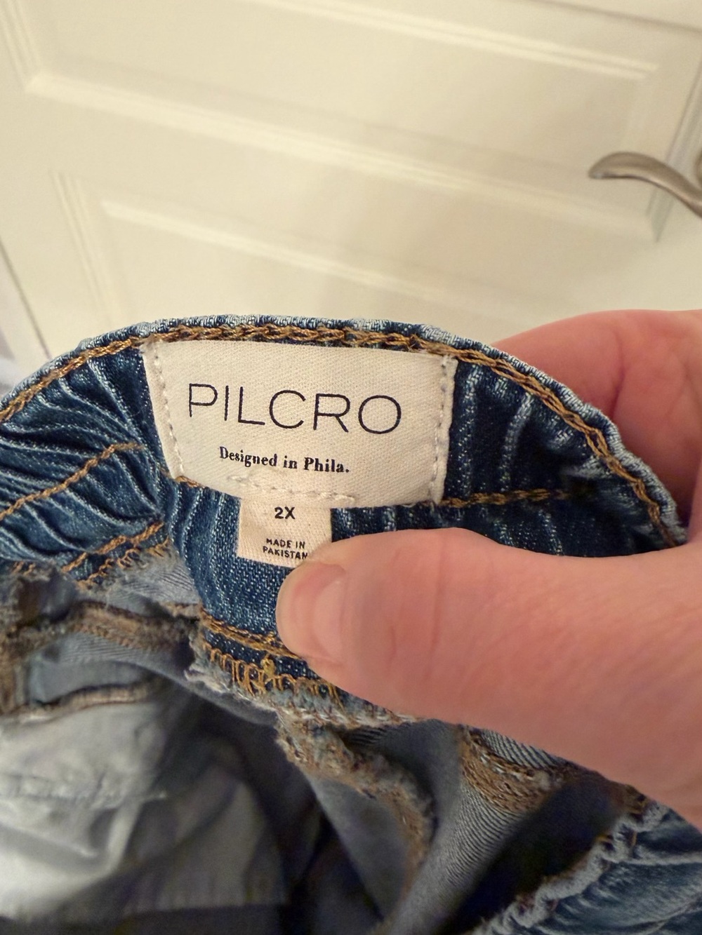 Pilcro Izzy Relaxed Pull On Jeans - Picture 3 of 6